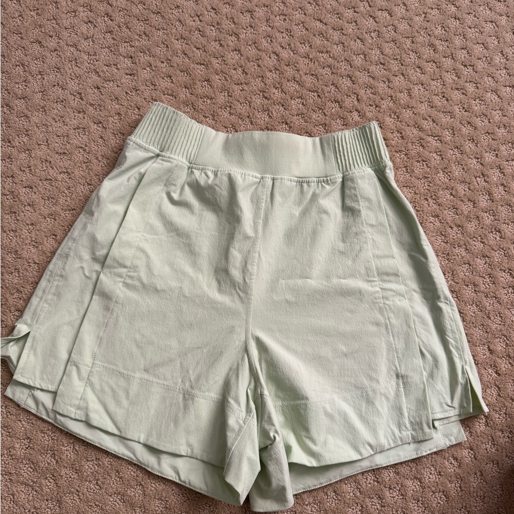 Lululemon Stretch Woven Relaxed-Fit High Rise Short 4” - Kohlrabi Green